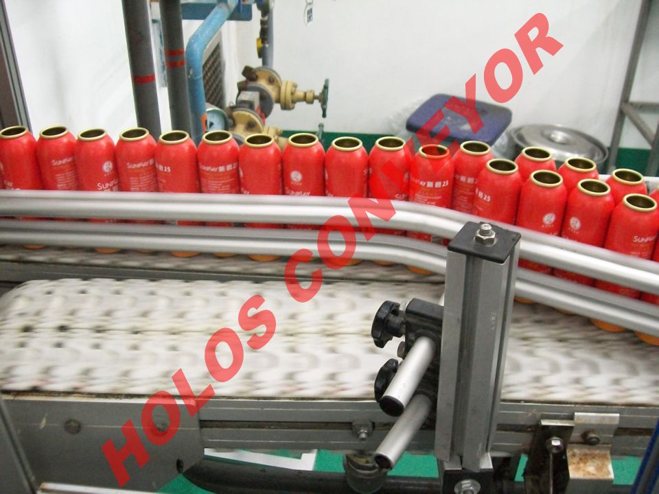 　　從國內(nèi)的實(shí)際應(yīng)用情況來看，皮帶輸送機(jī)的絞車?yán)o和液壓拉緊可以實(shí)現(xiàn)自動(dòng)控制并且拉緊力可以調(diào)節(jié)，重錘拉緊裝置有著較高的安全可靠性。隨著工業(yè)和技術(shù)的發(fā)展，并且有著長距離、大運(yùn)量、高帶速特征的大型皮帶輸送機(jī)已經(jīng)成為發(fā)展主流，由此對(duì)拉緊裝置提出了更高的要求，傳統(tǒng)的拉緊裝置逐漸顯示出其缺點(diǎn)，技術(shù)人員已將對(duì)拉緊裝置的研究方向逐步轉(zhuǎn)入到自動(dòng)拉緊領(lǐng)域。如中礦業(yè)大學(xué)開發(fā)的YZL系列皮帶輸送機(jī)液壓絞車式自動(dòng)拉緊裝置，它能根據(jù)帶式輸送機(jī)起動(dòng)加速階段和平穩(wěn)運(yùn)行階段對(duì)輸送帶拉力的不同要求，提供相應(yīng)的輸送帶拉力，并且在輸送帶拉力發(fā)生變化時(shí)準(zhǔn)確監(jiān)測并且及時(shí)的自動(dòng)調(diào)整。